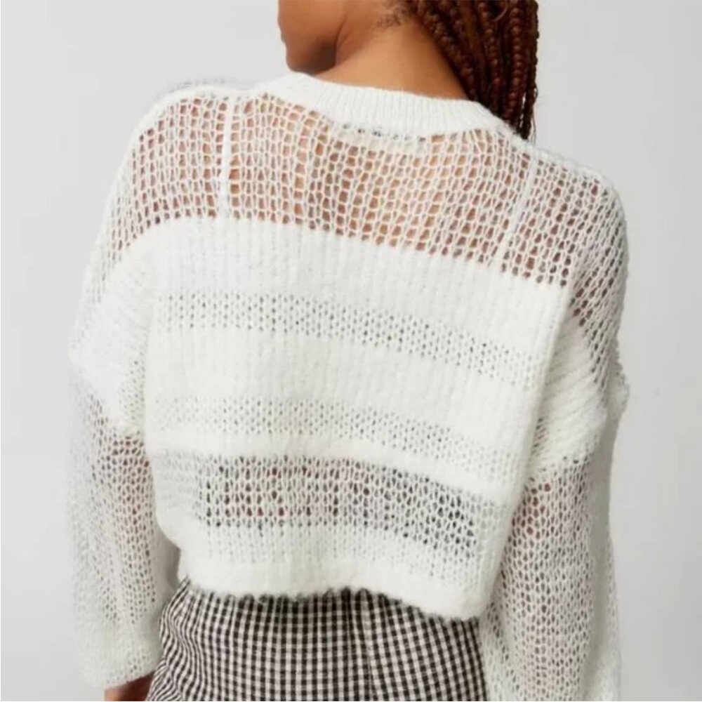 UO Urban Outfitters Kimchi Blue Kingston Cropped White Pullover Sweater - Picture 2 of 5